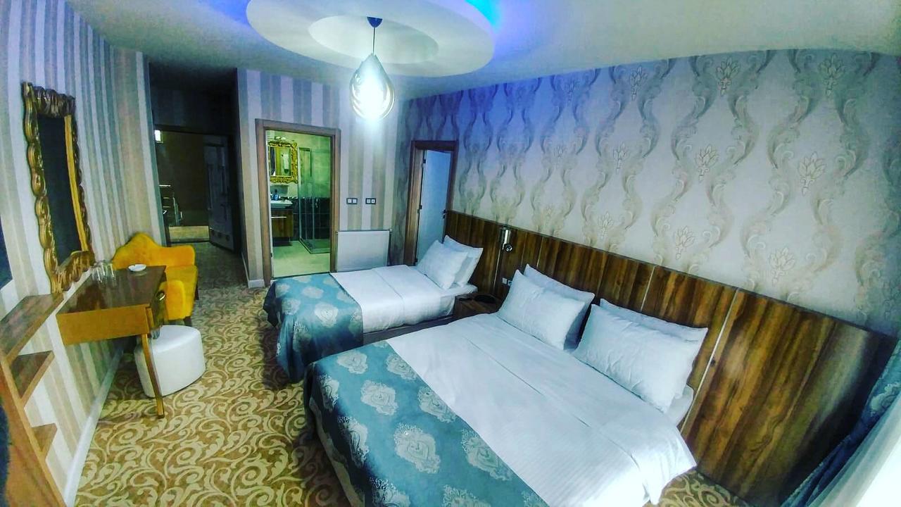 Crystall Hotel Van Luaran gambar