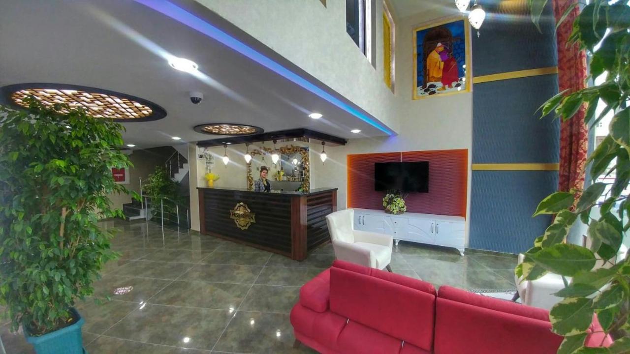 Crystall Hotel Van Luaran gambar