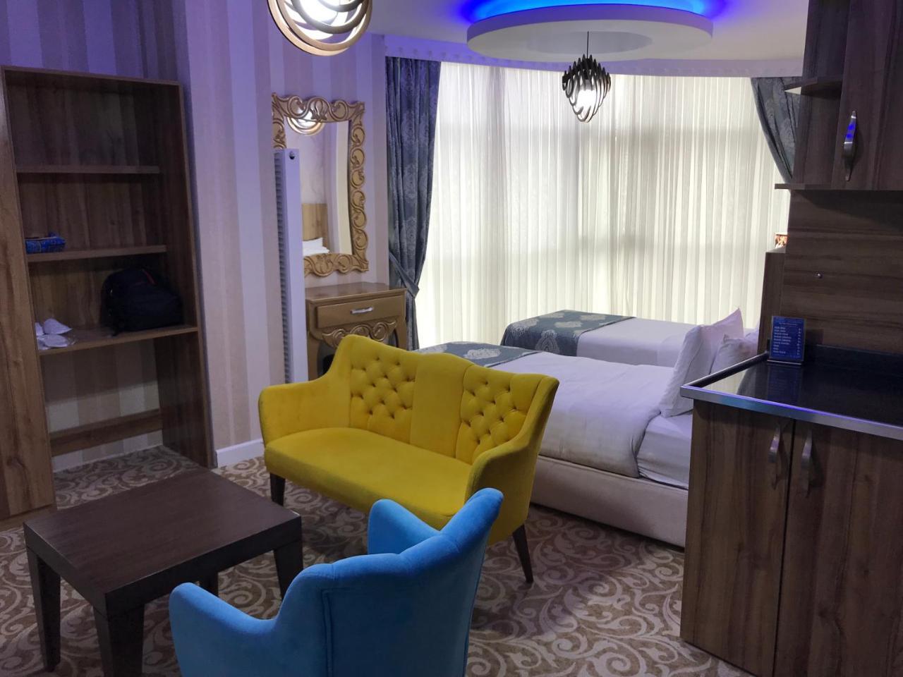 Crystall Hotel Van Luaran gambar