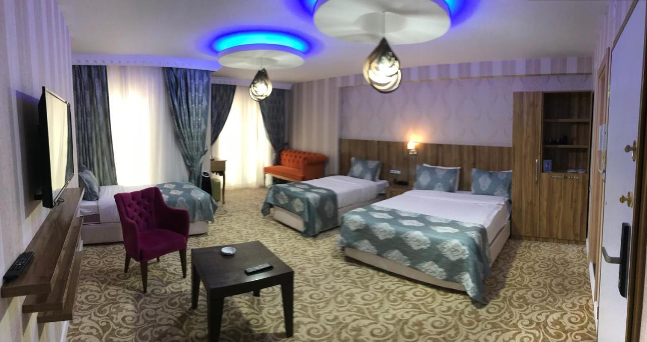 Crystall Hotel Van Luaran gambar